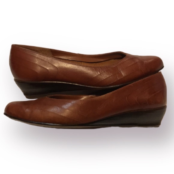 VTG RED CROSS LEATHER FLATS - Picture 12 of 13